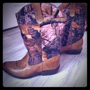Shoe Show Pink Camo Cowboy Boot